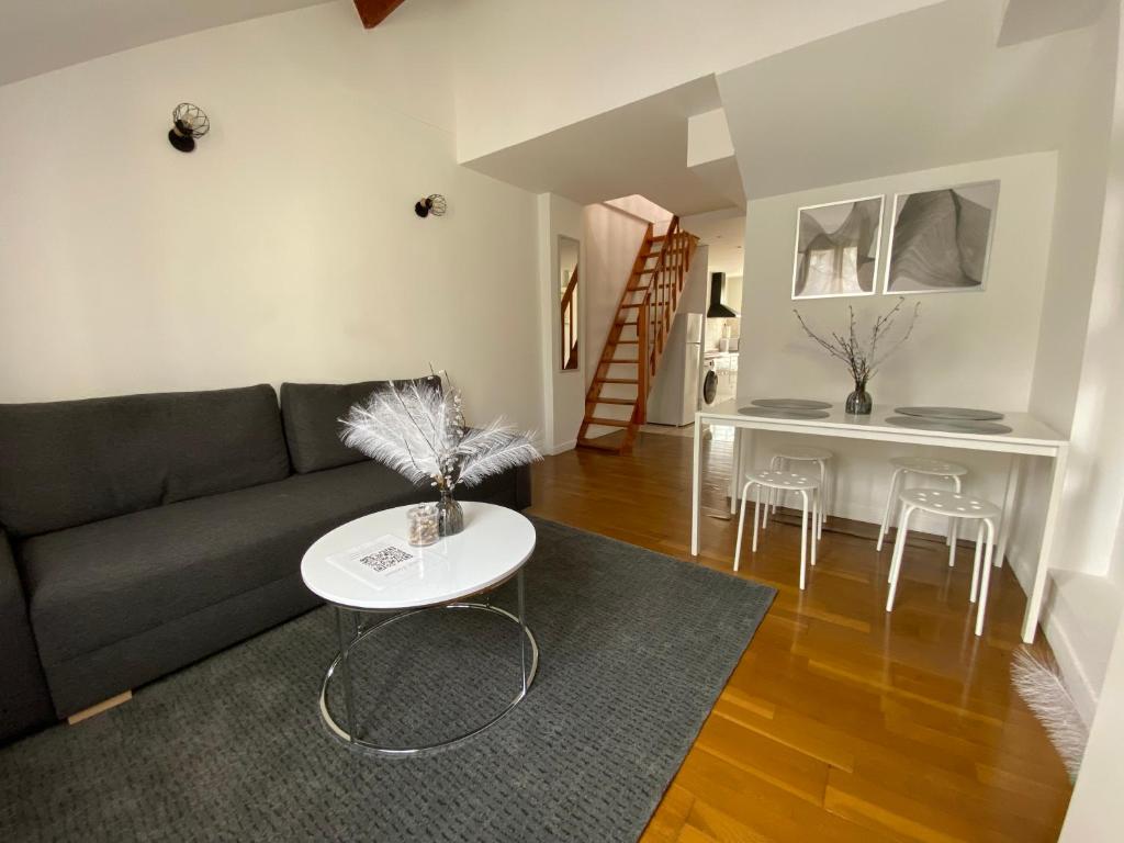 Photo de la galerie de l'établissement Duplex Minimaliste - 30 min de Paris, à Saint-Ouen-lʼAumône