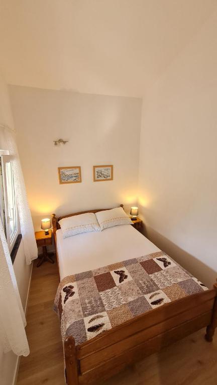 Postel nebo postele na pokoji v ubytování Apartmani Ela
