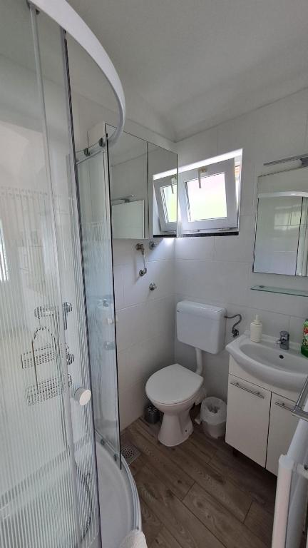 Koupelna v ubytování Apartmani Ela