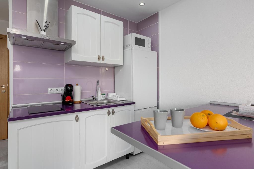 A kitchen or kitchenette at Apartment with pool near beach, Playa del Cura