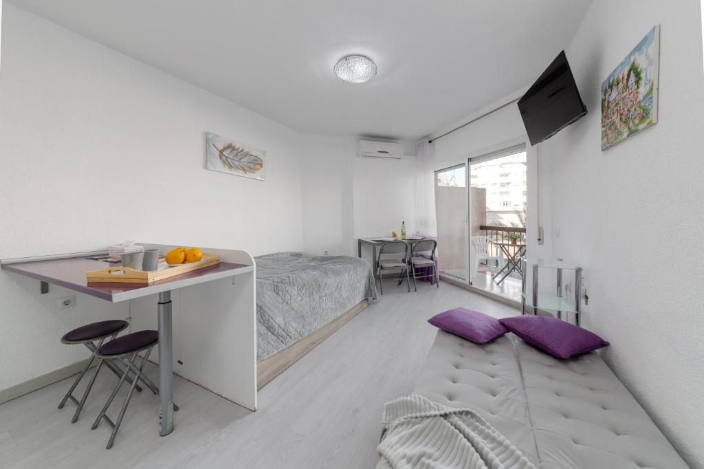 A kitchen or kitchenette at Apartment with pool near beach, Playa del Cura