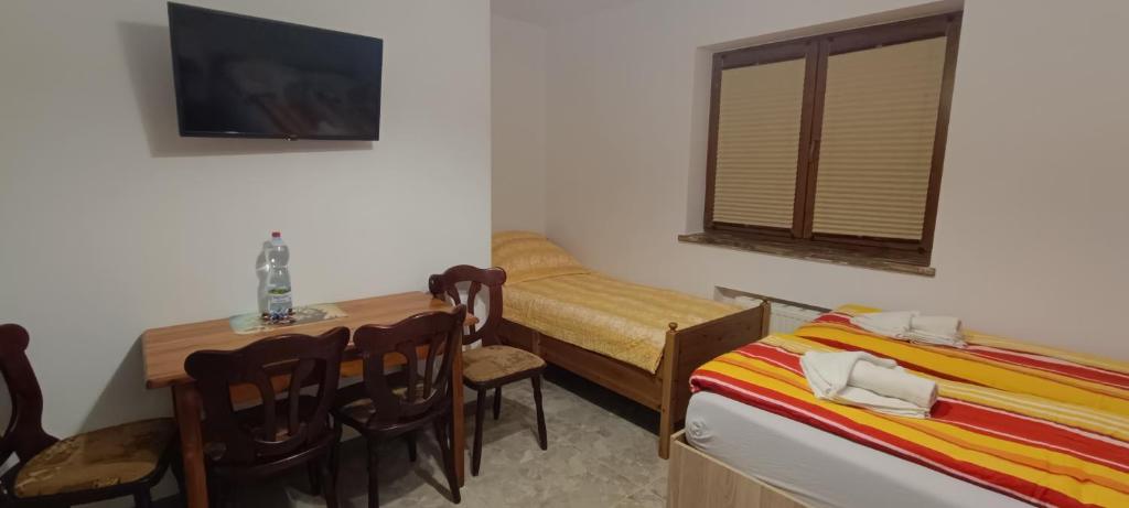 Posteľ alebo postele v izbe v ubytovaní Apartamenty z ogrodem nr 1 studio