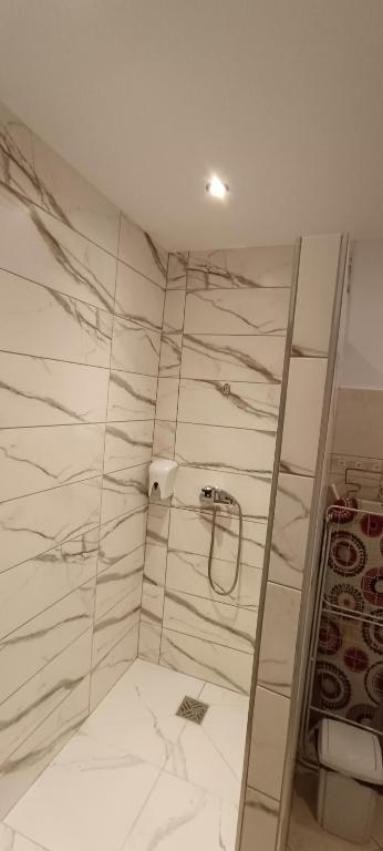 Kúpeľňa v ubytovaní Apartamenty z ogrodem nr 1 studio
