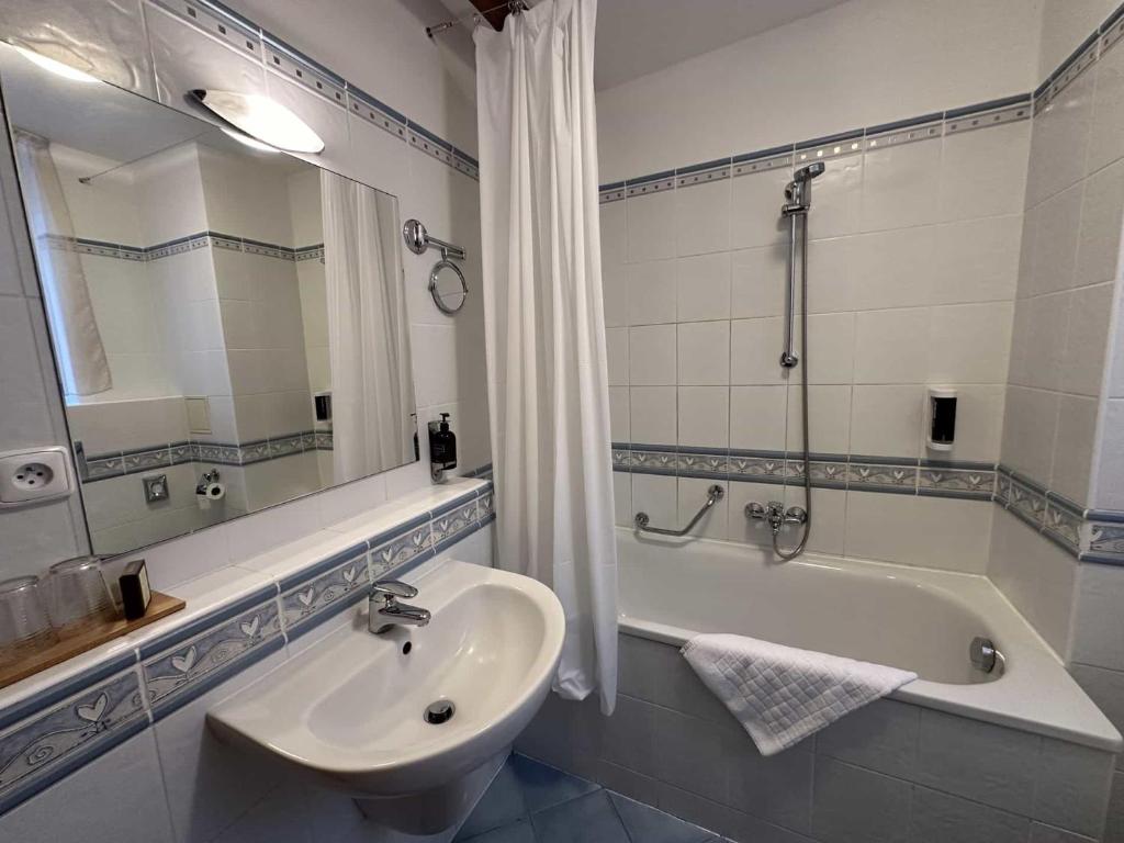 Ein Badezimmer in der Unterkunft Hotel U Zámečku Cihelny