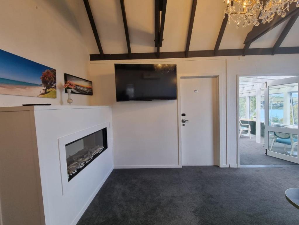 Kuchyň nebo kuchyňský kout v ubytování Lakeview Colonial House
