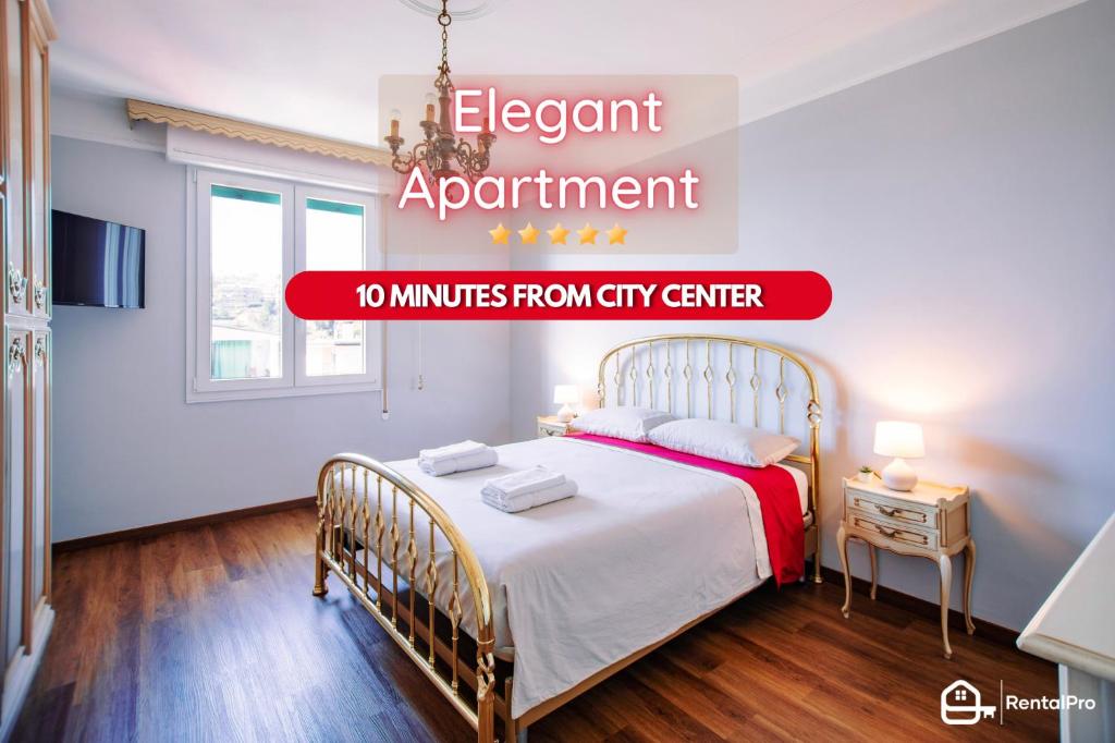 un dormitorio con una cama y un cartel que dice cita urgente a minutos de la ciudad en [Elegant Apartment]-con Free Wi-Fi & A/C, en San Remo