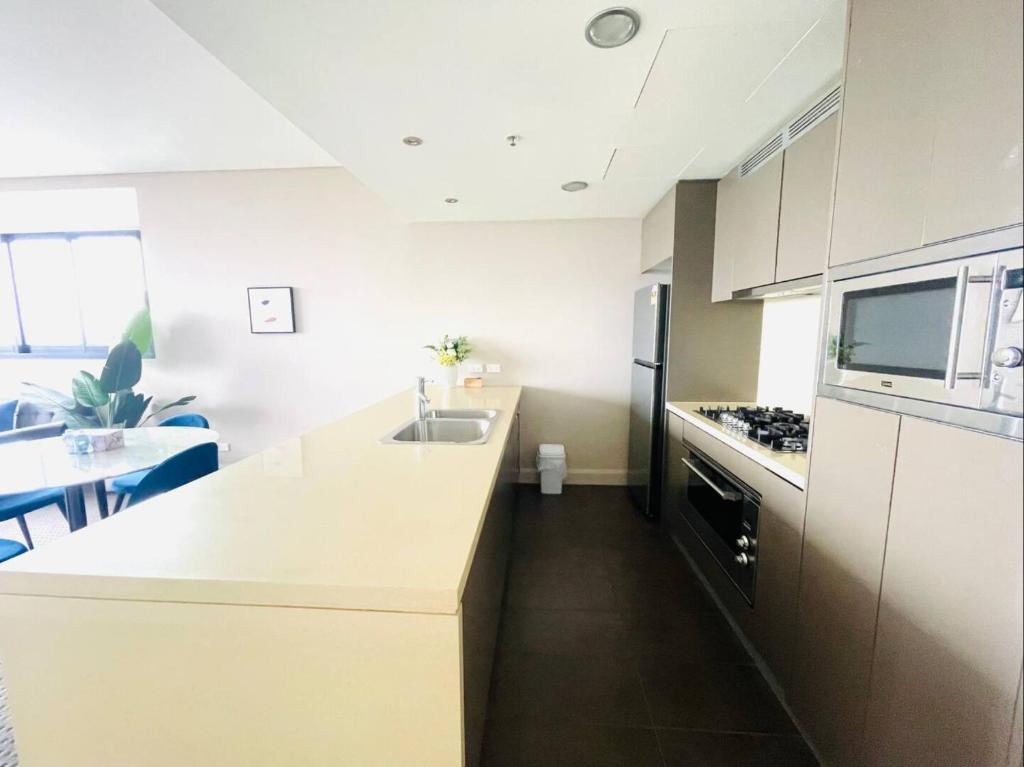 Panoramic City View 3bedroom condo Wi-Fi Parking photo