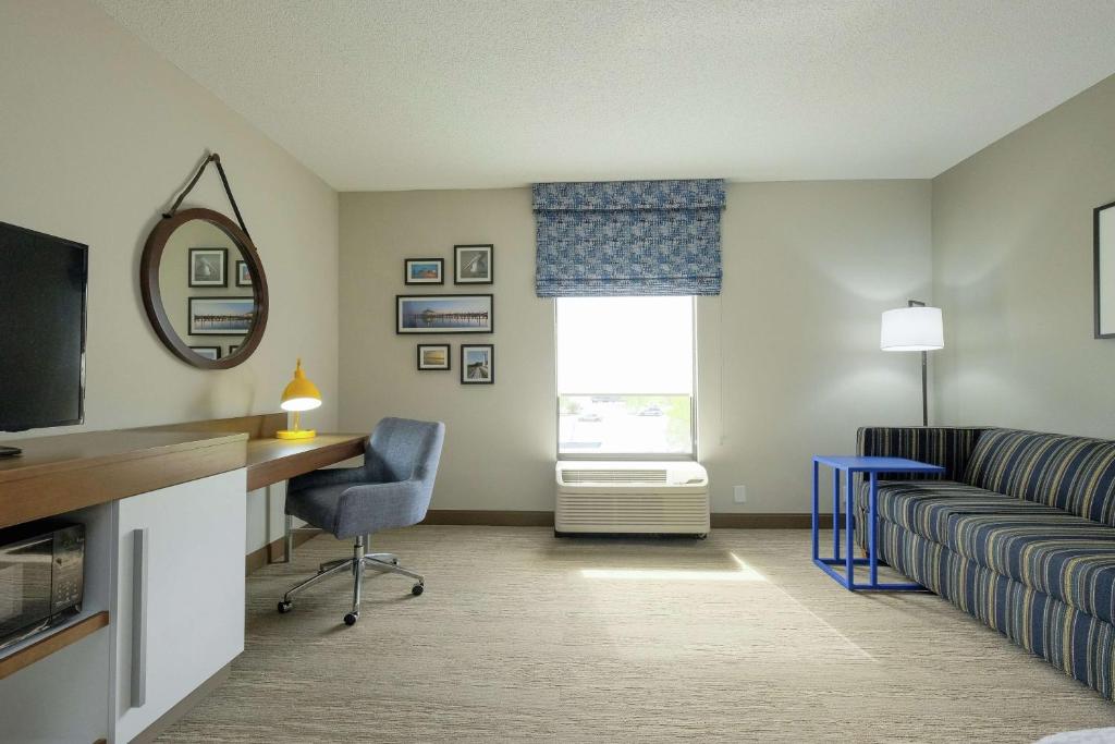 Hampton Inn Edenton - King Study - Non-Smoking