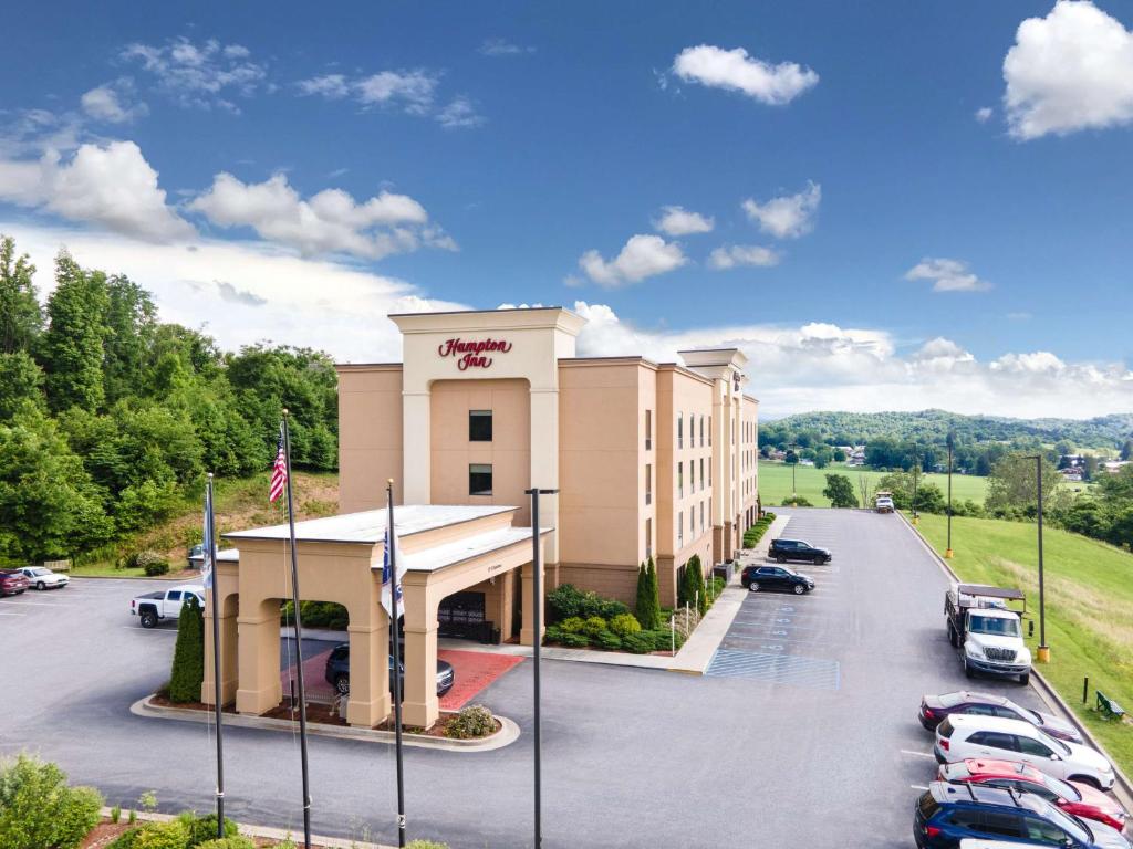 a view of a hotel with cars parked in a parking lot at Hampton Inn Elkins in Elkins