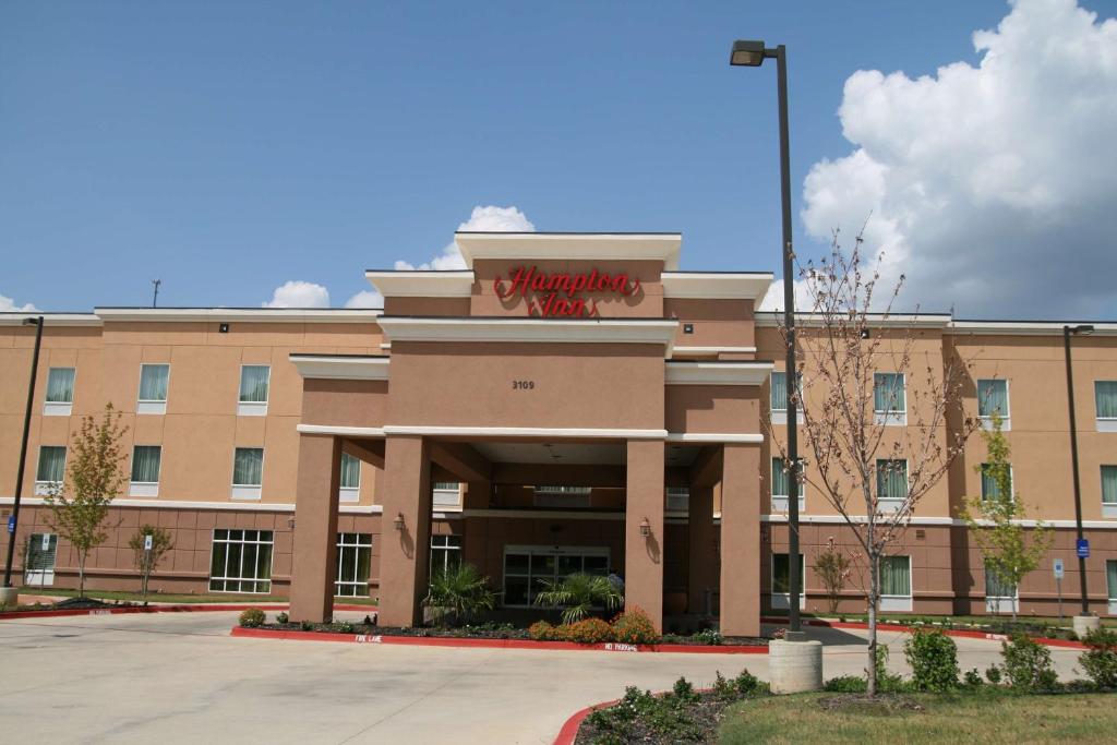 a building with a sign on the front of it at Hampton Inn Kilgore in Kilgore
