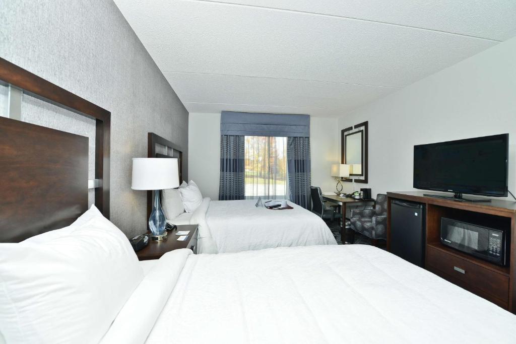 Hampton Inn & Suites Greensboro/Coliseum Area - Queen Room Met Twee Queensize Bedden - Niet -roken