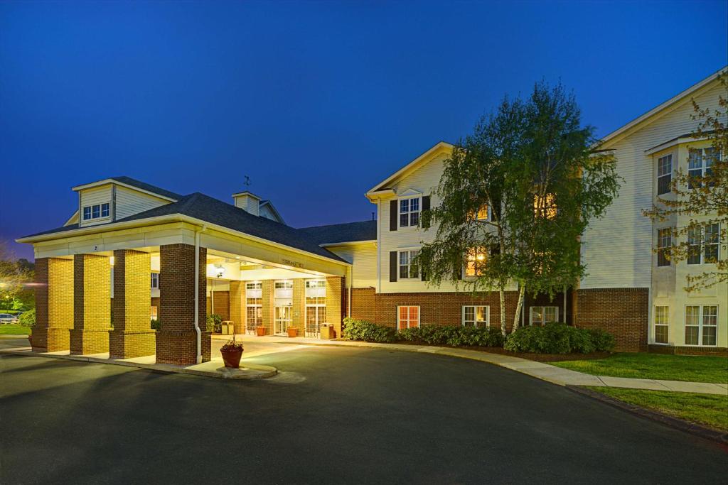 a large apartment building with a street in front of it at Homewood Suites by Hilton Hartford-Farmington in Farmington