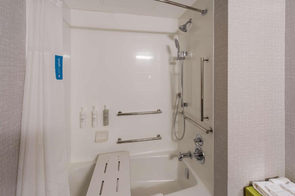 Koupelna v ubytování Hampton Inn Nanuet