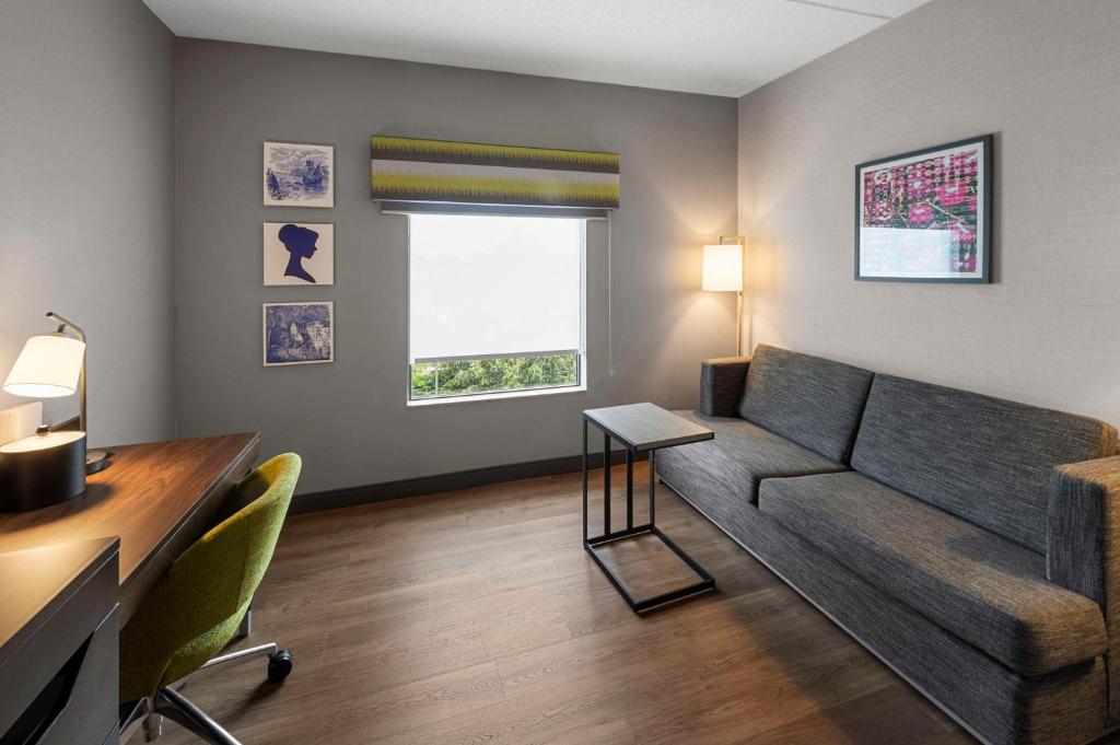 Posezení v ubytování Hampton Inn Nanuet