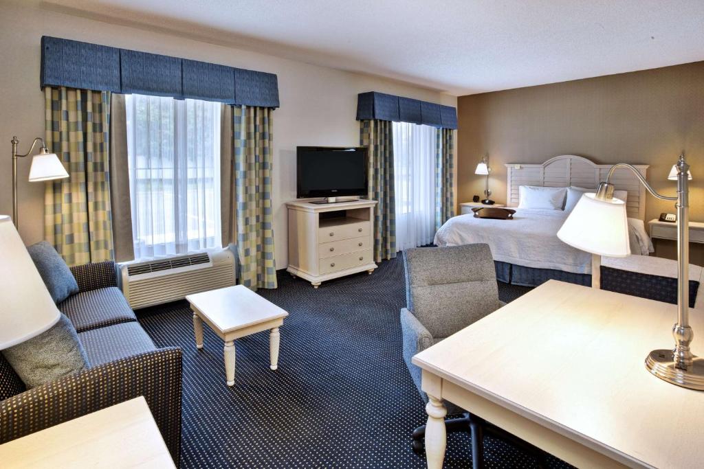Hampton Inn & Suites - Cape Cod / West Yarmouth - Large King Studio Suite - Non-Smoking