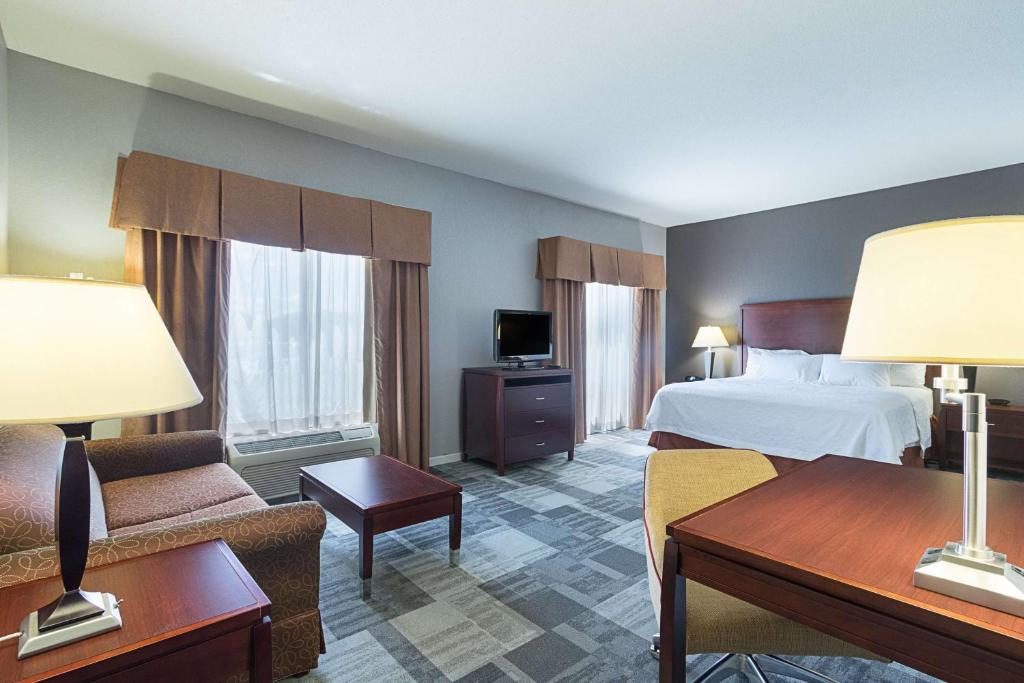 Hampton Inn and Suites Indianapolis/Brownsburg - King Studio Suite With Sofa Bed - Non-Smoking