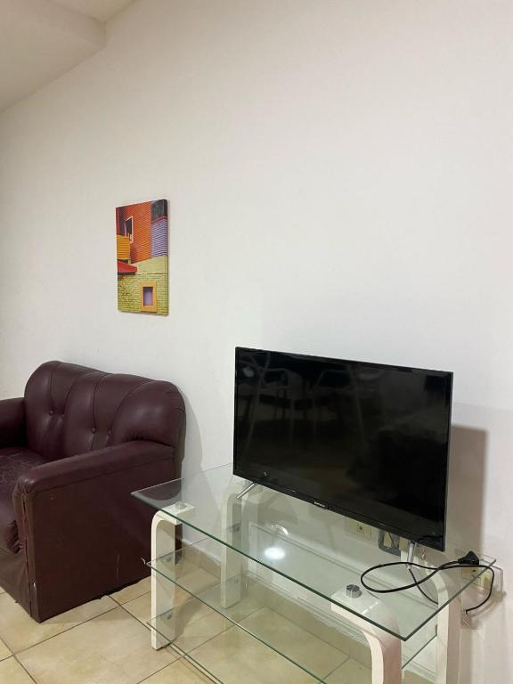 a living room with a couch and a glass table at temporarios en rosario in Rosario