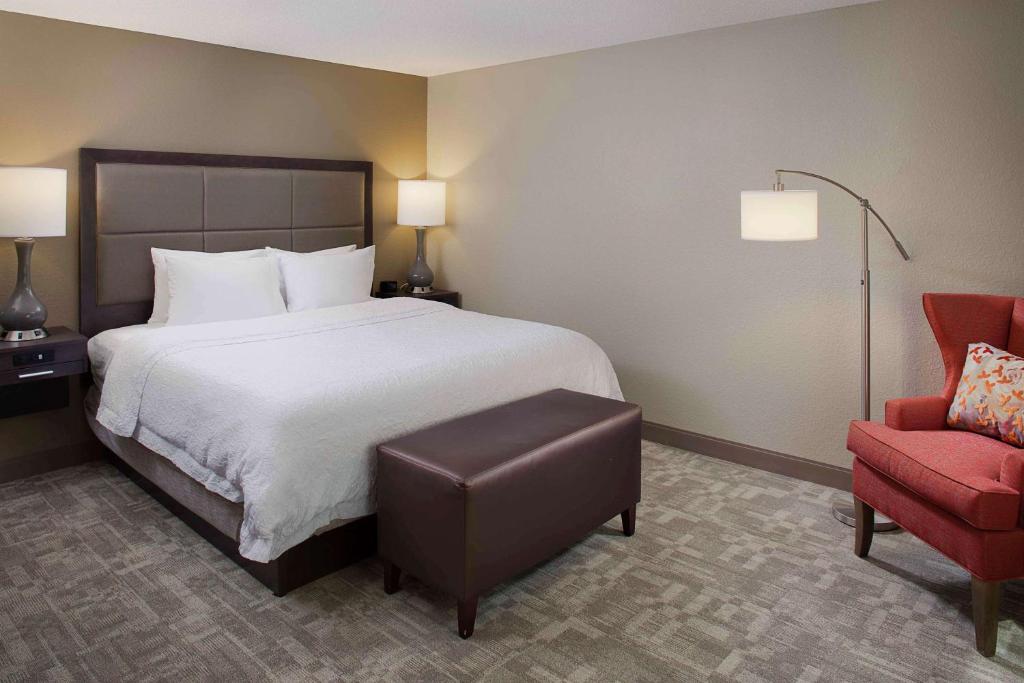 Hampton Inn by Hilton Garden City Long Island - 