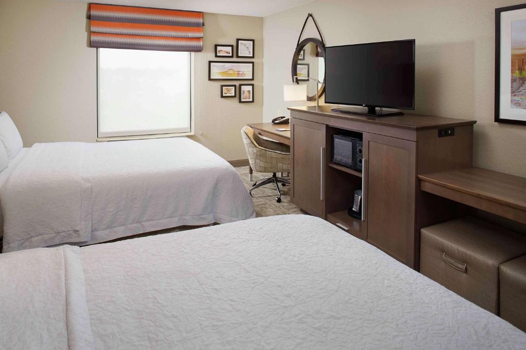 Hampton Inn by Hilton Garden City Long Island - 