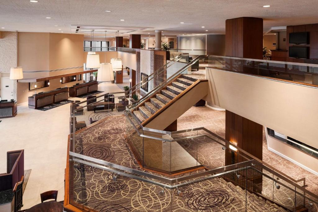 Posezení v ubytování DoubleTree by Hilton Hotel & Executive Meeting Center Somerset