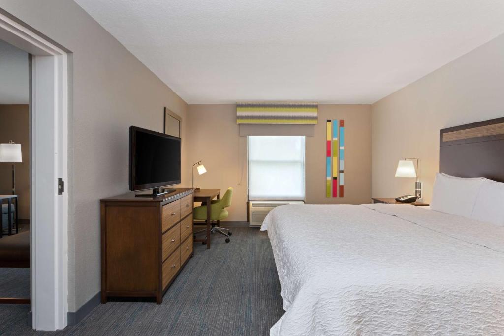 Hampton Inn & Suites Fort Myers Beach/Sanibel Gateway - King Suite - No Fumadores