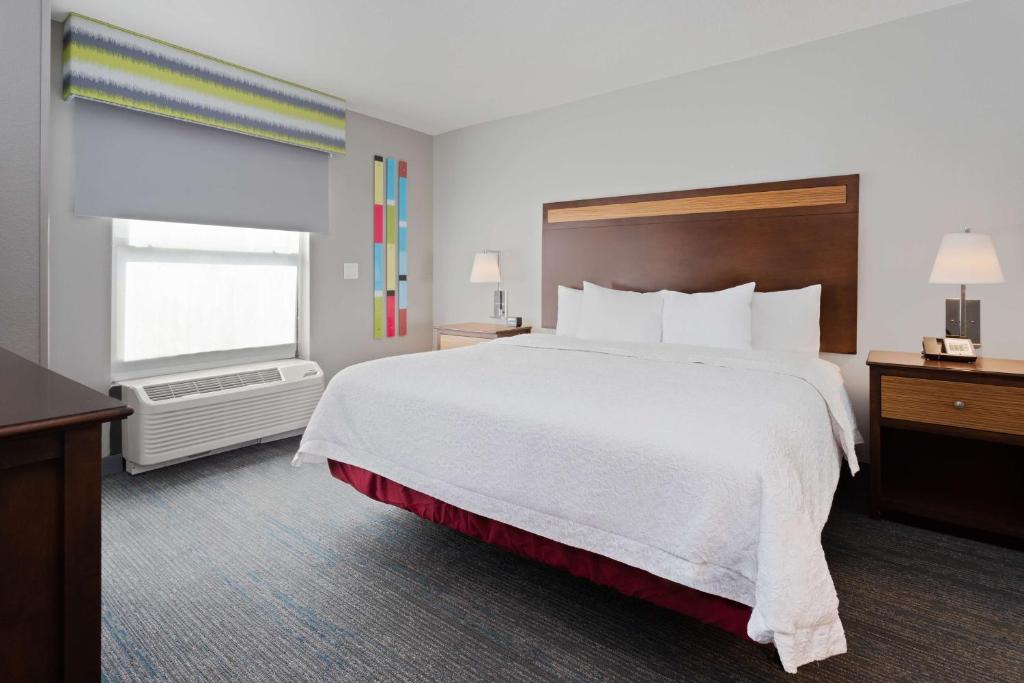 Hampton Inn & Suites Fort Myers Beach/Sanibel Gateway - King Suite Con Ducha - Movilidad/acceso Auditivo