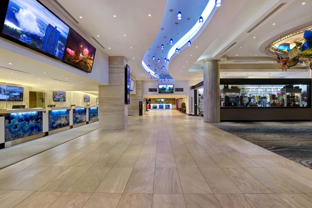 Embassy Suites by Hilton Niagara Falls/ Fallsview - Resim 2