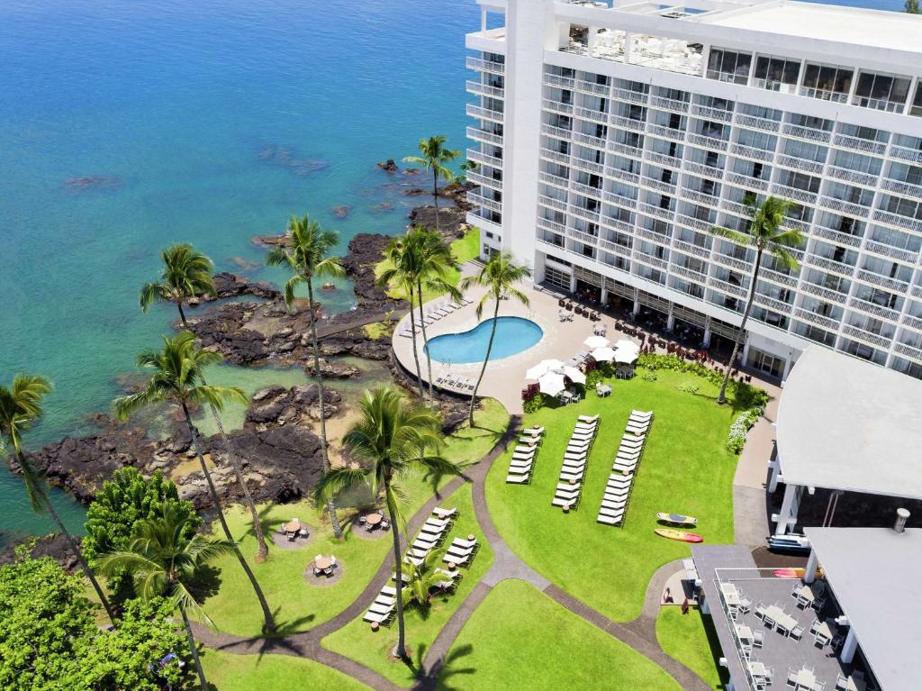 Bazén v ubytování Grand Naniloa Hotel, a Doubletree by Hilton nebo v jeho okolí