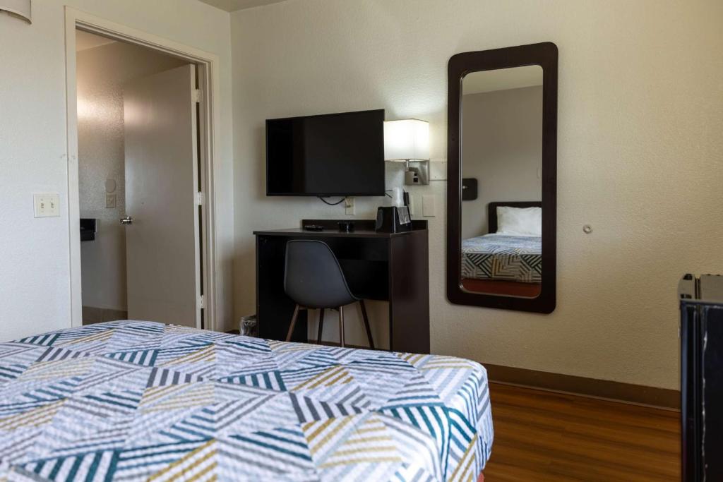 Motel 6-Lufkin, TX - Deluxe Queen Room - Niet -roken