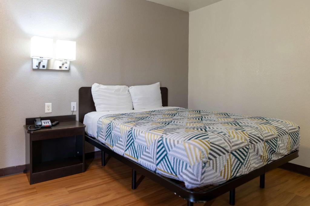Motel 6-Lufkin, TX - Luxe Queen Room - Roken