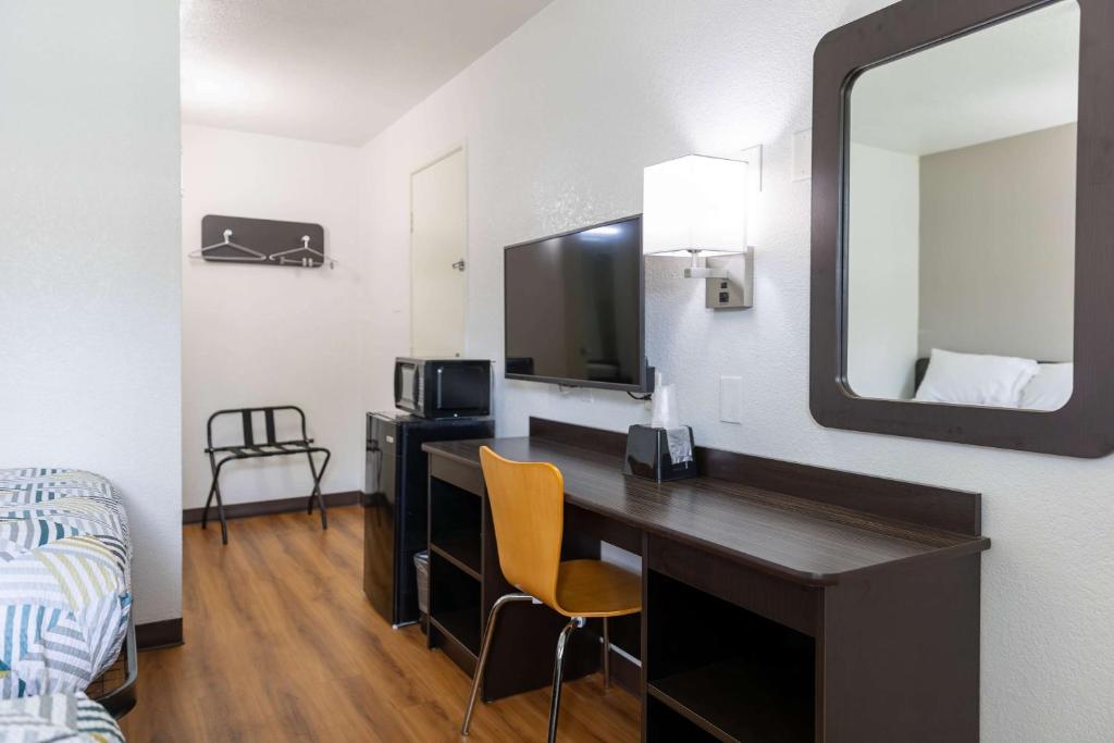 Motel 6-Lufkin, TX - Deluxe Viervoudige Kamer - Niet -roken