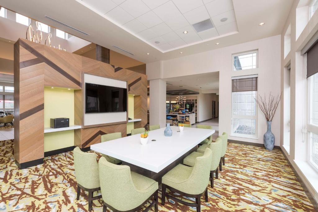 Hilton Garden Inn Grand Rapids East photo