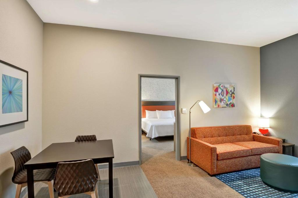 Postel nebo postele na pokoji v ubytování Home2 Suites by Hilton La Porte