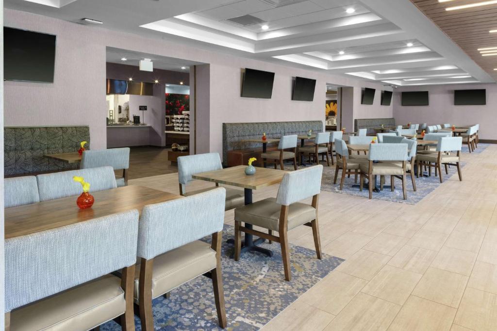 Embassy Suites By Hilton Grand Rapids Downtown photo