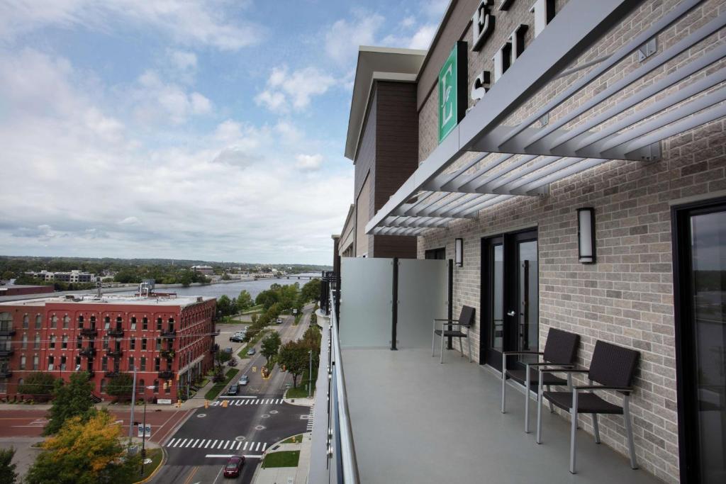 Embassy Suites By Hilton Grand Rapids Downtown photo