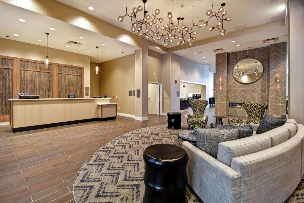 Homewood Suites By Hilton Greenville Downtownにあるシーティングエリア