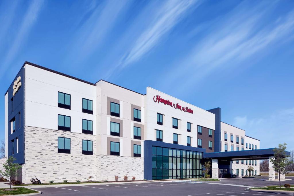 a rendering of a hotel building at Hampton Inn Franklin, IN in Franklin