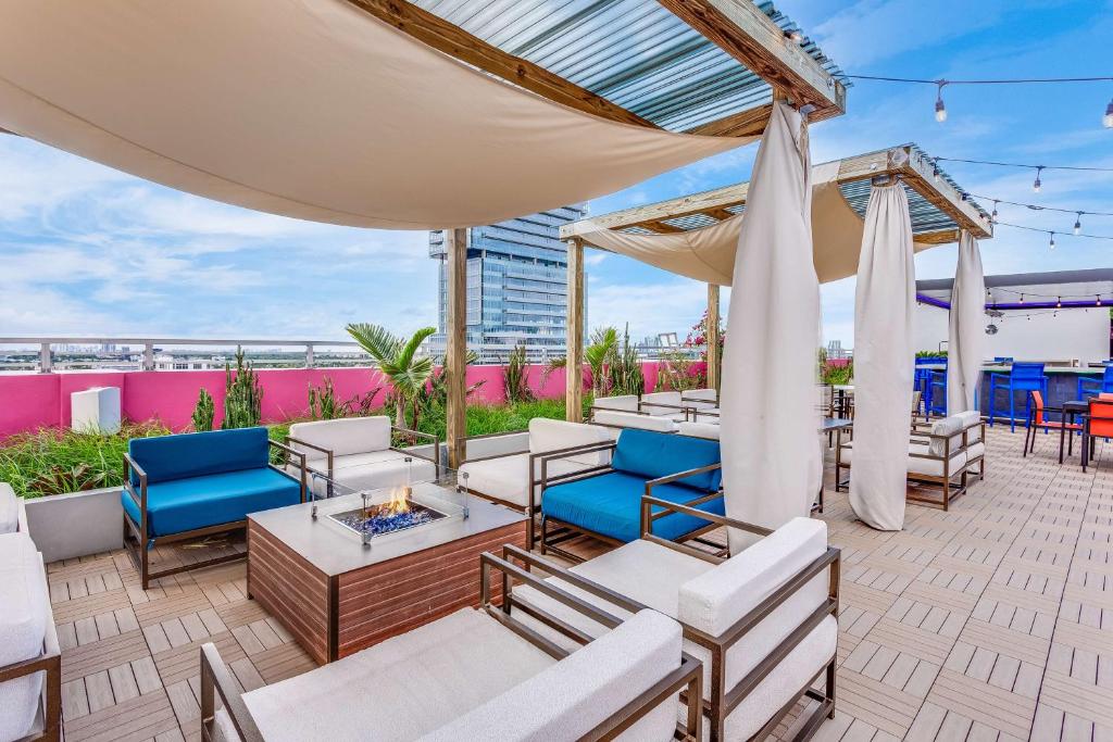 Balkón nebo terasa v ubytování SERENA Hotel Aventura Miami, Tapestry Collection by Hilton