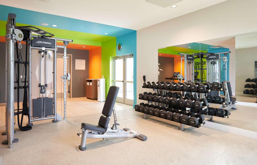 Fitness centrum a/nebo fitness zařízení v ubytování SERENA Hotel Aventura Miami, Tapestry Collection by Hilton