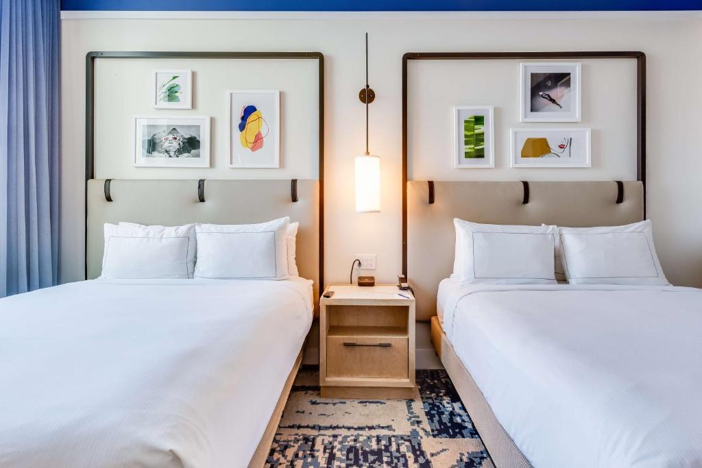 Postel nebo postele na pokoji v ubytování SERENA Hotel Aventura Miami, Tapestry Collection by Hilton