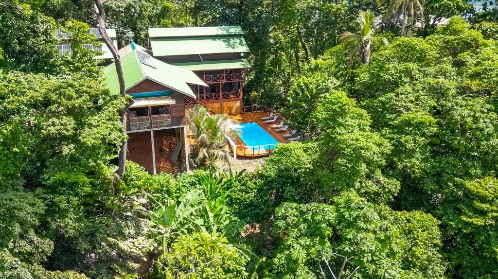 Bazén v ubytování The Lodge at Punta Rica- Hilltop Eco-Lodge with Views & Pool nebo v jeho okolí