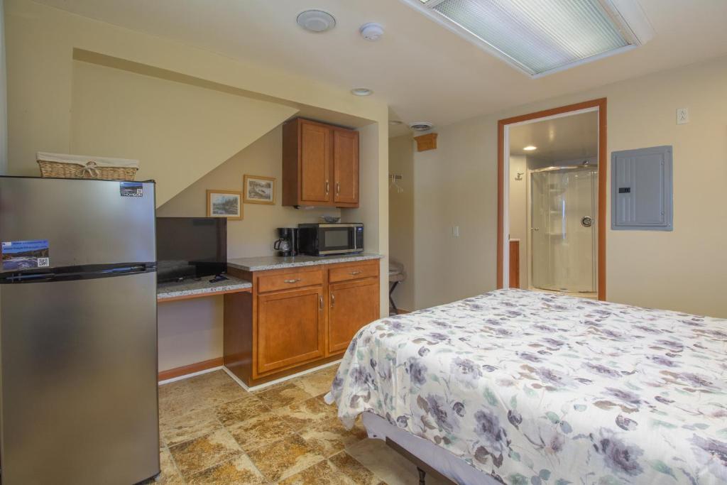 Stay In Ohiopyle in the middle of town by the GAP trail photo