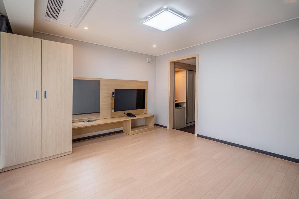 Cheongpung Resort - Standard Ondol Room - Mountain View