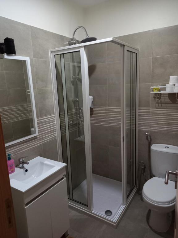 Koupelna v ubytování Nifa House