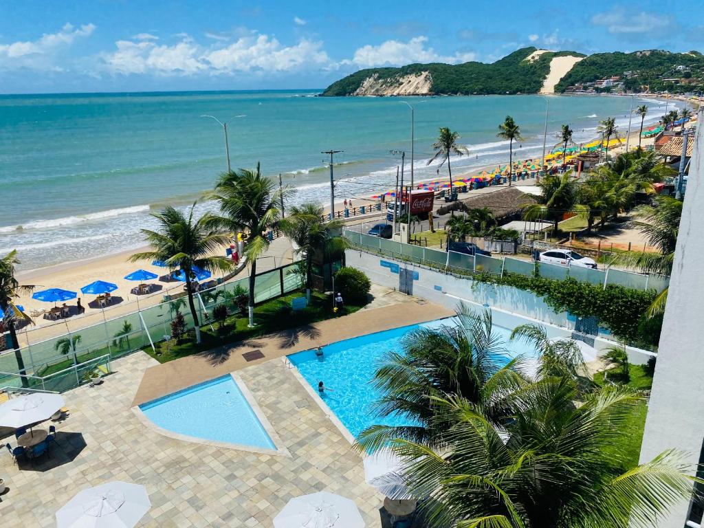 Ponta Negra Beach 234-Natal-RN-Cantinho Potiguar veya yakınında bir havuz manzarası
