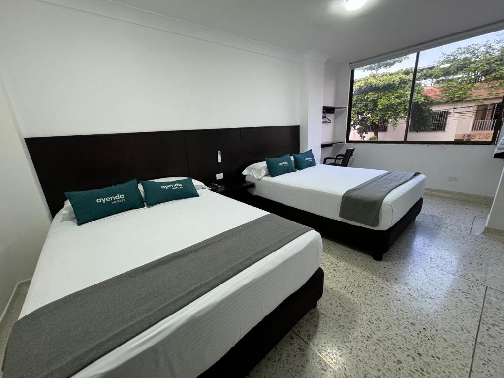 מיטה או מיטות בחדר ב-Hotel Mar Inn Cali