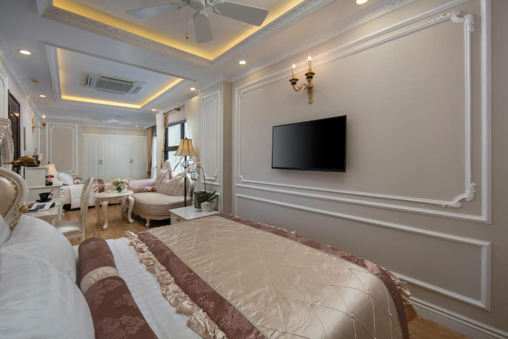 TV a/nebo společenská místnost v ubytování Royal Holiday Hanoi Hotel