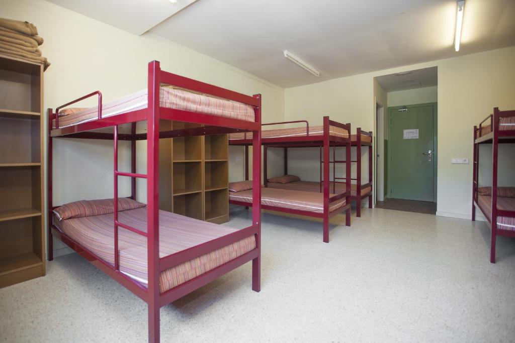 Palanda nebo palandy na pokoji v ubytování Alberg La Sala