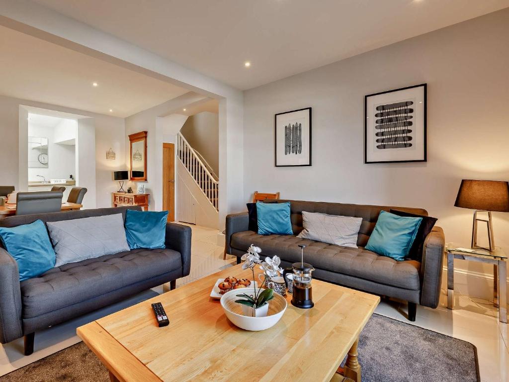 a living room with two couches and a table at 3 Bed in Brixham 78602 in Brixham