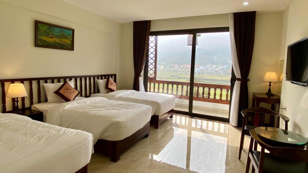 Dongvan Ville Du H'Mong Hotel - Chambre Triple Avec Balcon
